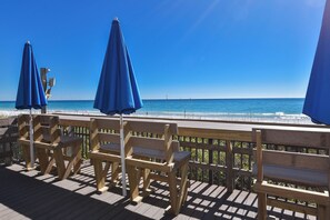 Property grounds - 3rd Floor Condo w/ Large Community Pool in Central Destin! 🌺🐬 (Destin)