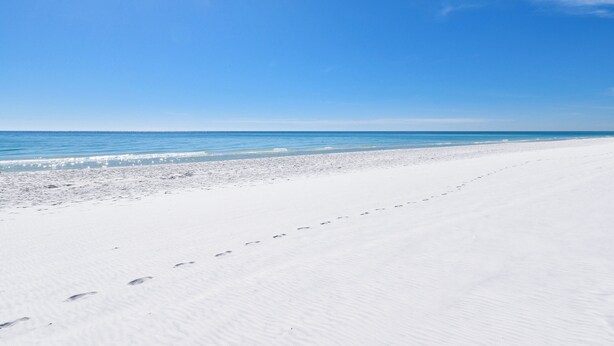 A beach with footprints leading to the water. - 3rd Floor Condo w/ Large Community Pool in Central Destin! 🌺🐬 (Destin)