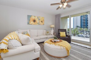 Smart TV - 3rd Floor Condo w/ Large Community Pool in Central Destin! 🌺🐬 (Destin)