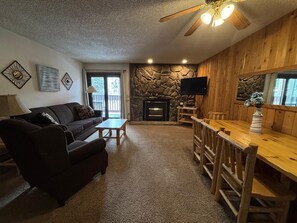 Tv, pejs, bordfodbold, bøger