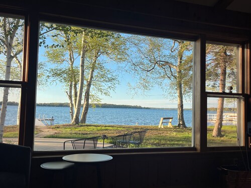 Cottage on N. Lake Leelanau, private, 175 feet of lakefront, near Leland & Dunes