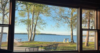 Cottage on N. Lake Leelanau, private, 175 feet of lakefront, near Leland & Dunes