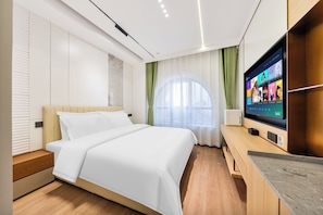 Laptop workspace, blackout drapes, soundproofing, iron/ironing board - MUDONG YOUTH  HOSTEL (Harbin)