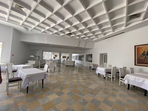 Breakfast, lunch and dinner served - Blumar Resort & SPA (Hammamet)