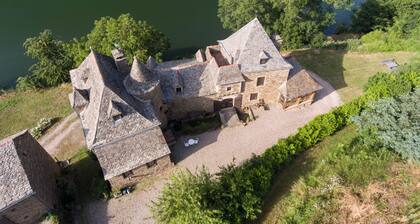 Large Gite in Chateau with private beach
