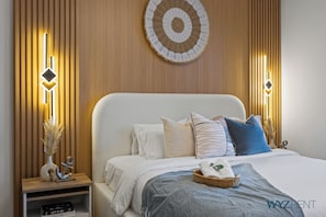 Verdunkelungsvorhänge, schallisolierte Zimmer, Bügeleisen/Bügelbrett