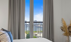 Cortinas blackout, quartos à prova de som, ferros/tábuas de passar roupa