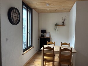 Dining - APARTMENT NEAR CITY CENTER (Mont-Dore)