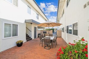 Outdoor dining - 4980 Sandyland Road #215 1 Bedroom Condo by RedAwning (Carpinteria)