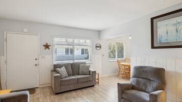 Condo, 1 Bedroom | Living area