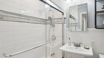 Condo, 1 Bedroom | Bathroom | Towels