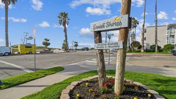 Condo, 1 Bedroom | Property grounds