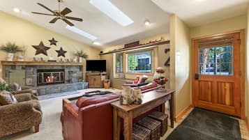 House, 2 Bedrooms | Living area