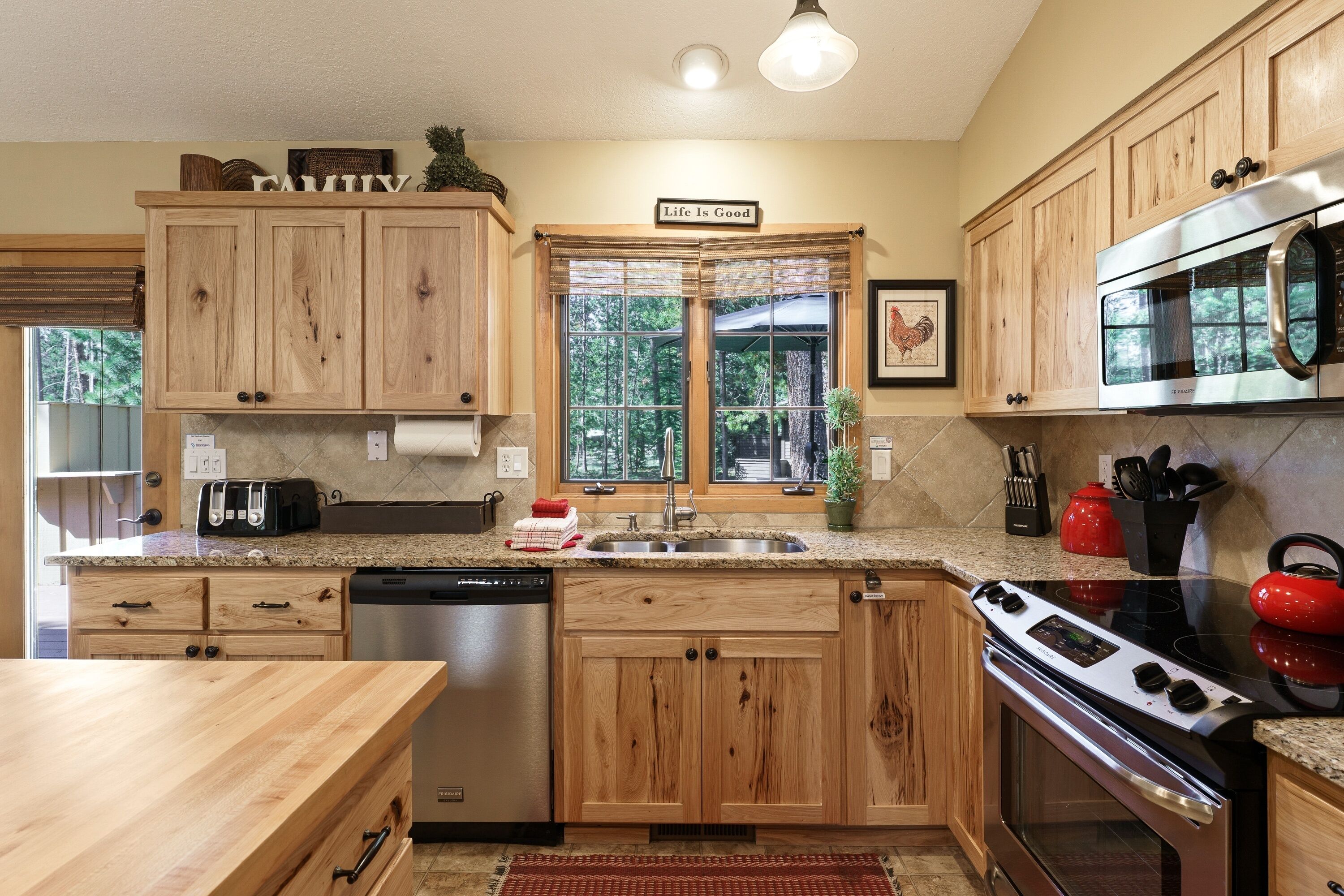 House, 2 Bedrooms | Private kitchen