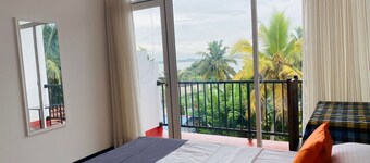 Spacious apartment with 13 bedrooms with bathrooms.Fiber wifi also have