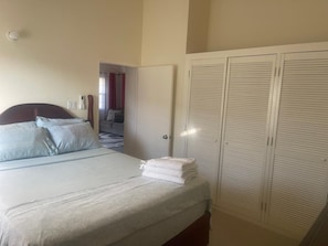 2 chambres, fer et planche à repasser, Wi-Fi gratuit, draps fournis