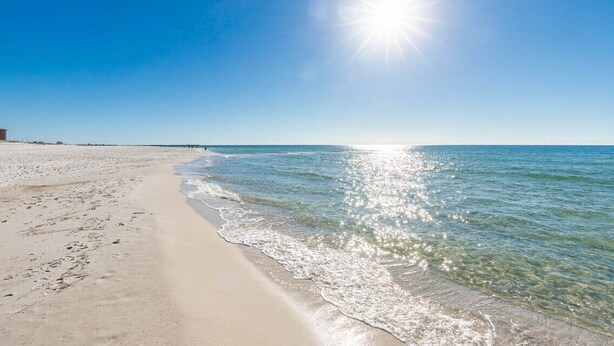 På stranden