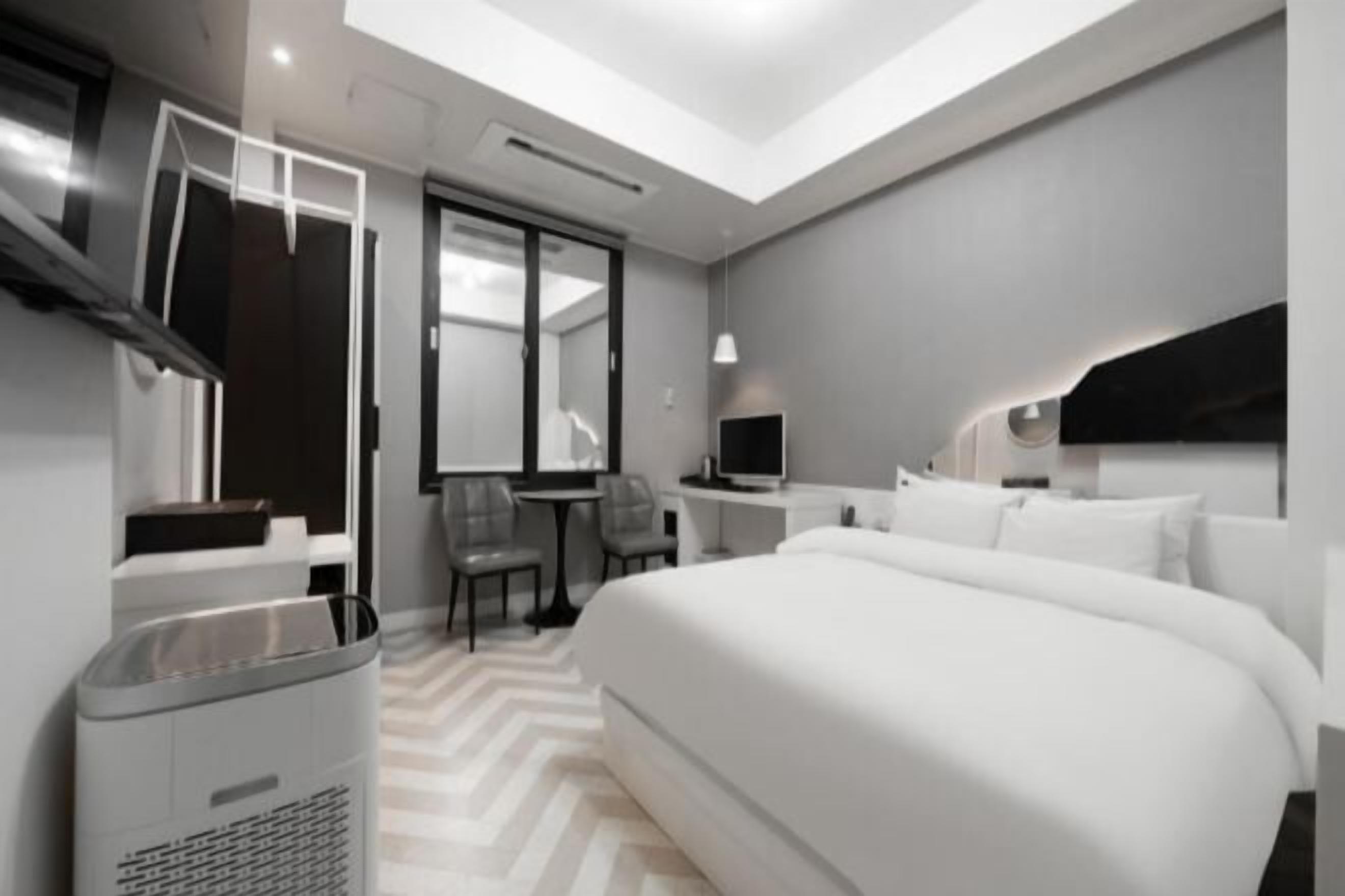 Desk, laptop workspace, free WiFi