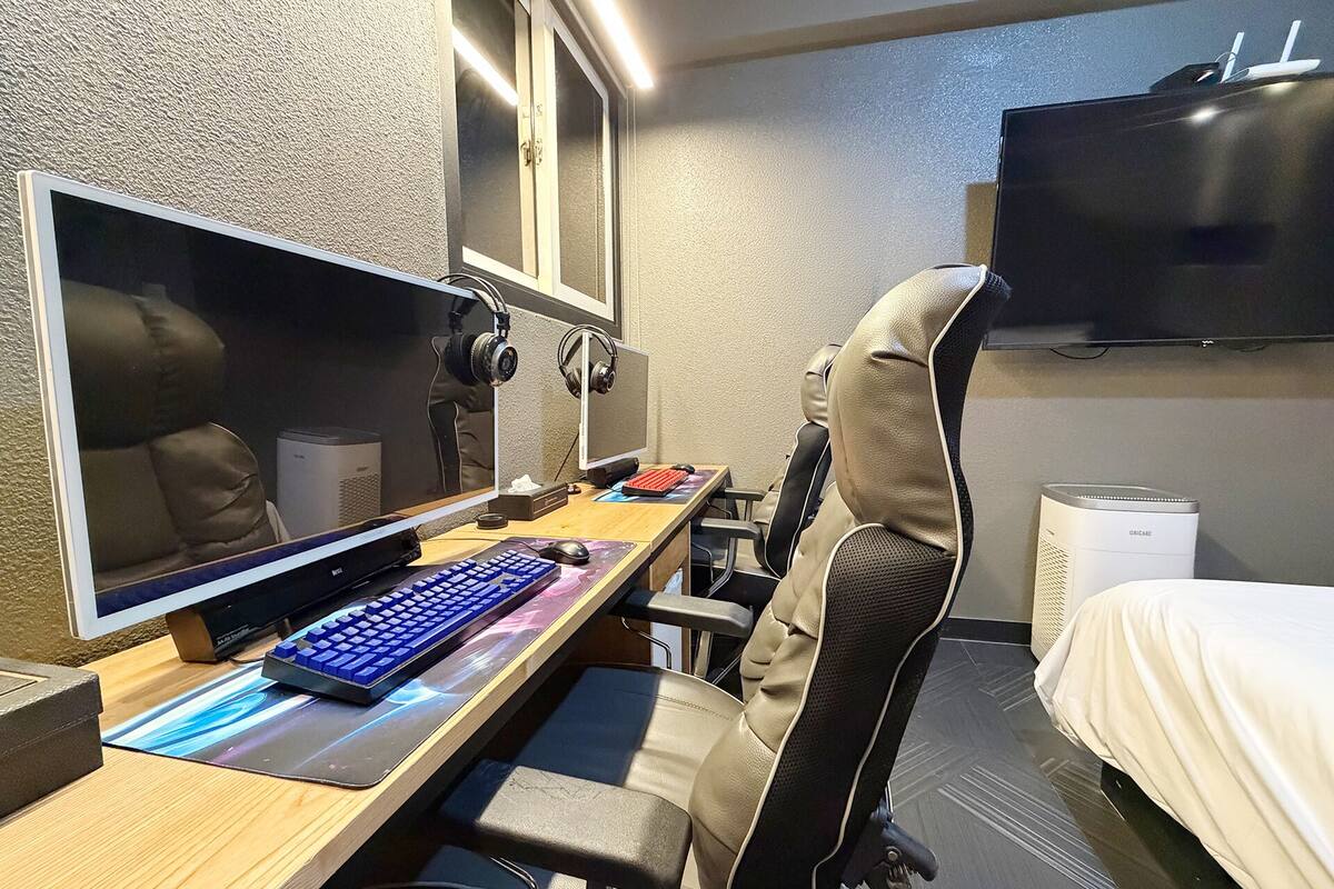 Studio | Bàn, khu vực làm việc phù hợp cho laptop