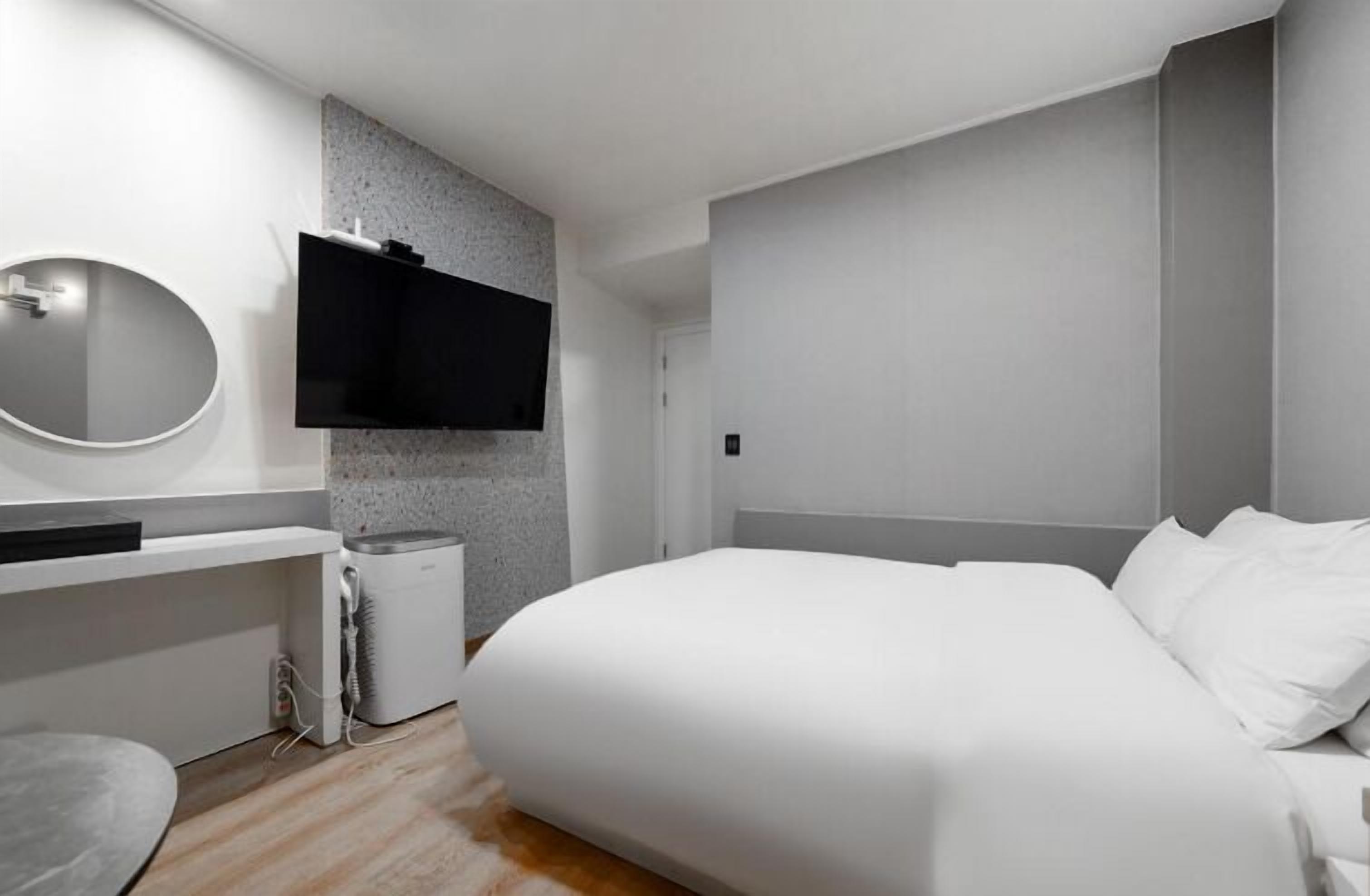 Tweepersoonskamer | Een bureau, een laptopwerkplek, gratis wifi