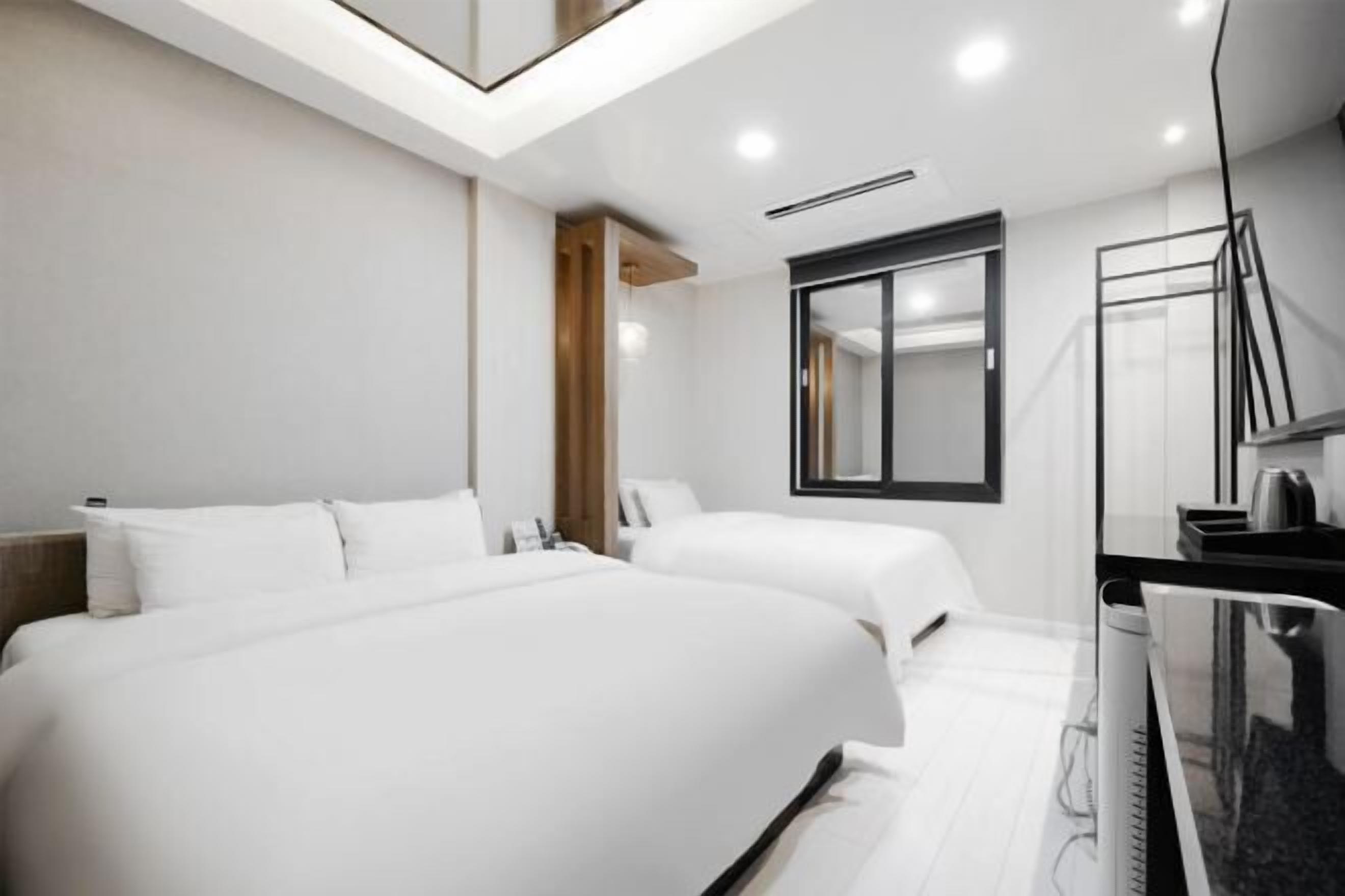 Desk, laptop workspace, free WiFi