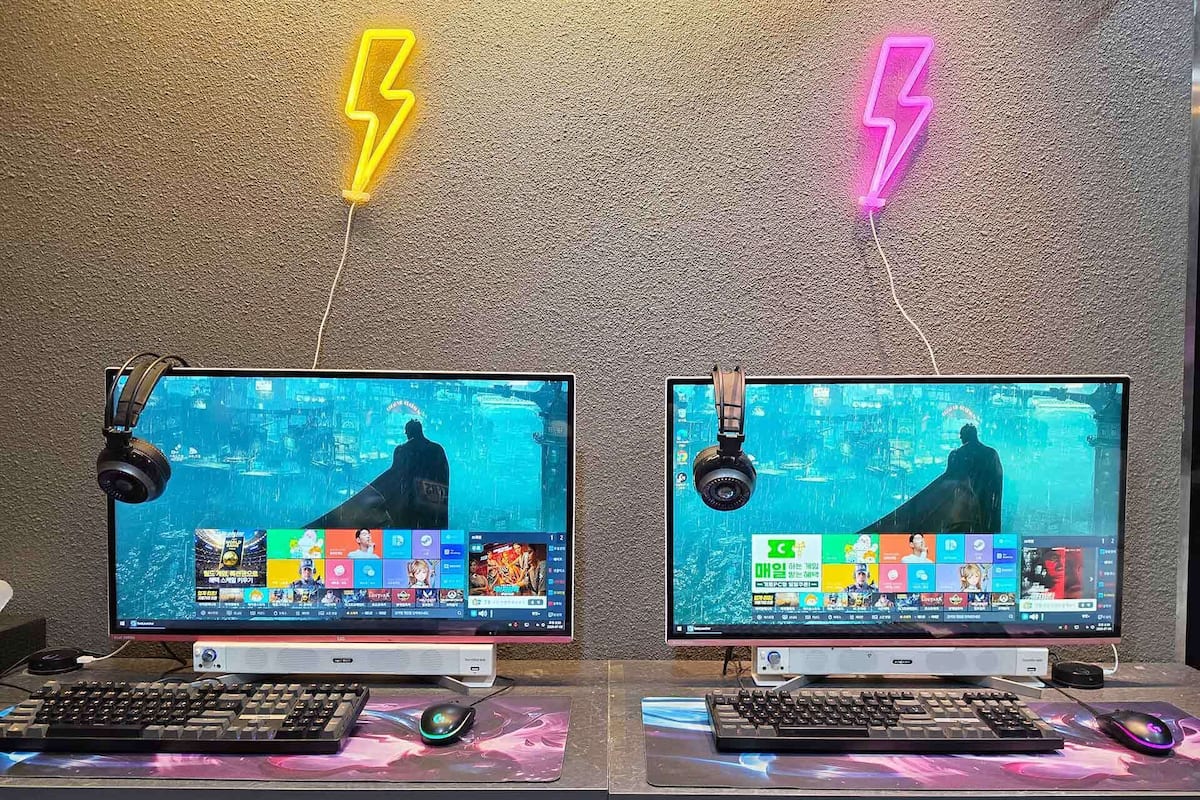 Estudio | Escritorio, espacio para trabajar con laptop y wifi gratis
