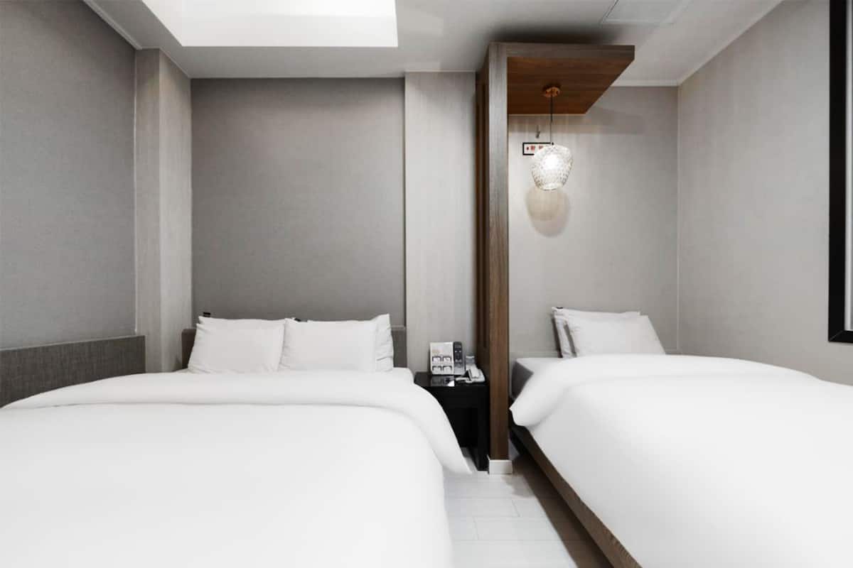 Twin Room, Non Smoking | Desk, laptop workspace, free WiFi