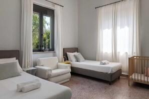 4 chambres, fer et planche à repasser, accès au Wi-Fi (inclus)