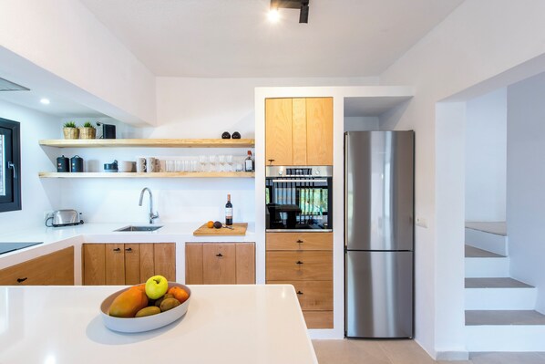 Oven, stovetop, dishwasher