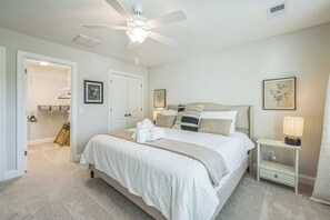 3 bedrooms, iron/ironing board, WiFi, bed sheets