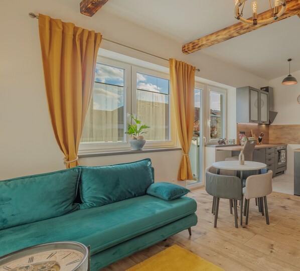 Smart TV, fireplace, DVD player, music library - Residence S7 - Luxury Living Apartment (Prešovský kraj)