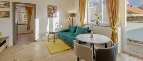 Smart-TV, Kamin, DVD-Player, Musikbibliothek