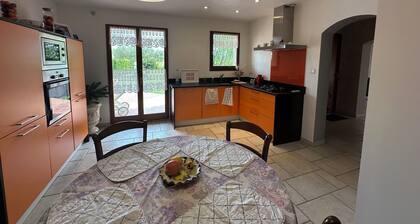 Villa pour 8 avec clim et parking proche de la mer