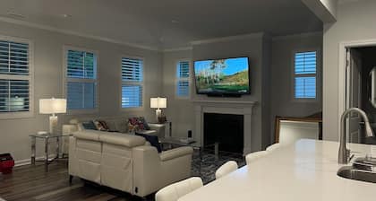 Luxury Charming 2-bedroom townhome with WiFi and AC in Pleasant Pittsboro