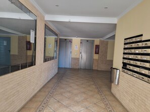 Apartment, 2 Bedrooms, Smoking, Balcony | Property entrance