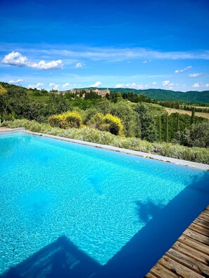 Piscine extérieure (ouverte en saison)