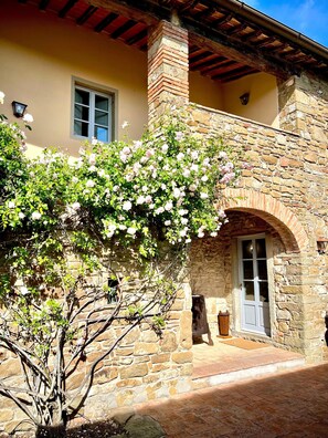 Exterior - La Locanda Volpaia (Radda in Chianti)