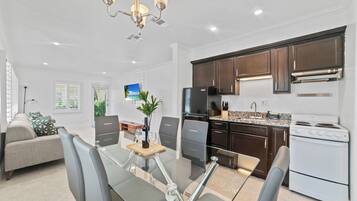 Coffee/tea maker, fridge, microwave, stovetop