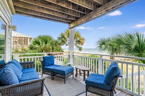 Property grounds - Island Escape - Beach front, Private Pool, Pet Friendly and Fully Renovated! (St. George Island)