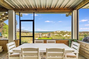 Dining - Island Escape - Beach front, Private Pool, Pet Friendly and Fully Renovated! (St. George Island)