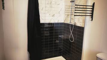 Dusch, hÄrtork, handdukar och tvÄl