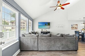 Smart-TV, Tischfußball, Tischtennisplatte