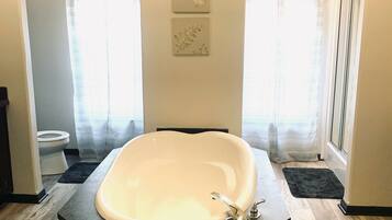 Whirlpool, Haartrockner, Handtücher, Toilettenpapier