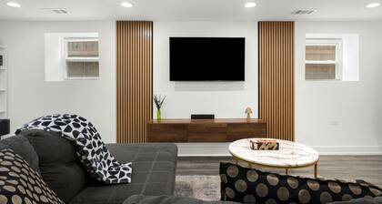 Charming 2-bedroom apartment in fabulous Chicago with WiFi, Game Space