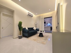 شقة فاخرة - بشرفة | منطقة المعيشة