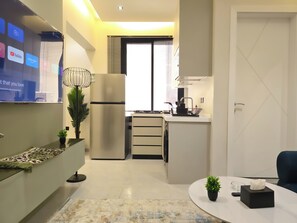 디럭스 아파트 | 거실 공간