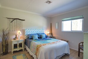 2 makuuhuonetta, silitysrauta/-lauta, ilmainen Wi-Fi, vuodevaatteet