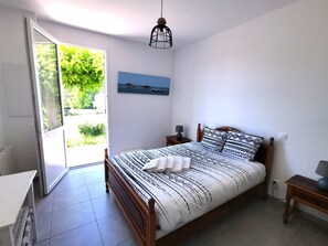 3 habitaciones, tabla de planchar con plancha, wifi y ropa de cama