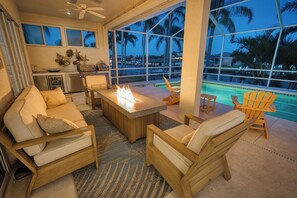A heated pool - Gulfcoast Oasis: Pool, Dock, Coastal Comfort (Apollo Beach)