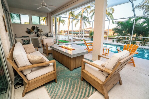 Terrace/patio - Gulfcoast Oasis: Pool, Dock, Coastal Comfort (Apollo Beach)